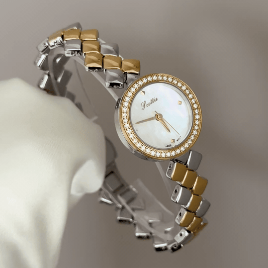 Elegant Daily: White Round Dial Watch with Gold Diamond Bezel & Two‑Tone Quilted Chain Bracelet