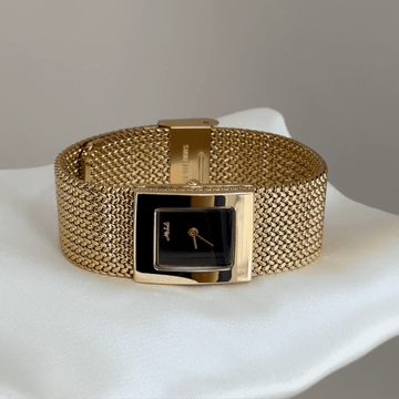 Bold Glamour：Red Square Dial Watch – Gold Square Case & Gold Stainless Steel Band Quartz