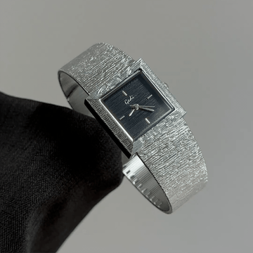 Monochrome Edge：Black Square Dial Watch – Silver Square Case & Silver Stainless Steel Band Quartz