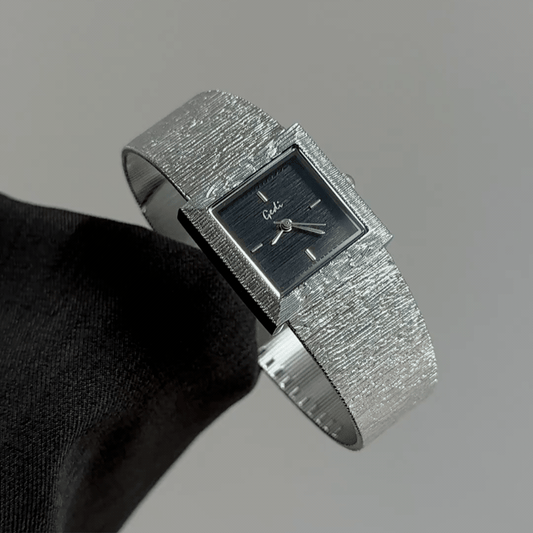 Monochrome Edge：Black Square Dial Watch – Silver Square Case & Silver Stainless Steel Band Quartz