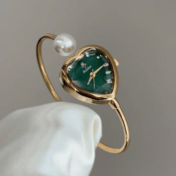 Romantic Glamour： Green Heart-Shaped Dial Watch – Gold Heart Case & Gold Stainless Steel Bracelet Quartz