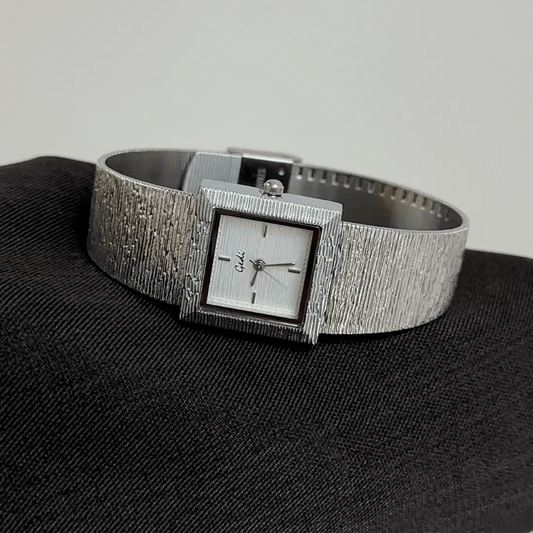 Everyday Essential：White Square Dial Watch – Silver Square Case & Silver Stainless Steel Band Quartz