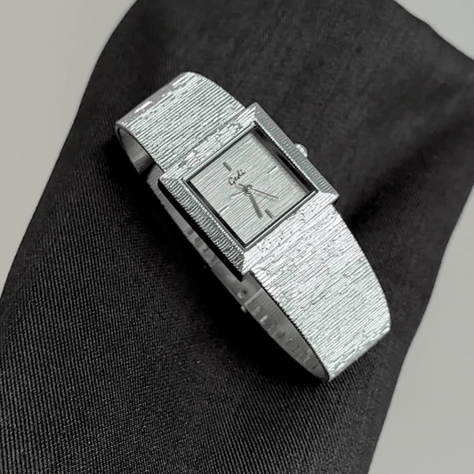 Architectural Edge：Gray Square Dial Watch – Silver Square Case & Silver Stainless Steel Band Quartz