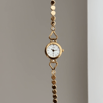 Classic Elegance: White Round Dial Watch with Gold Round Bezel & Gold Alloy Chain Bracelet