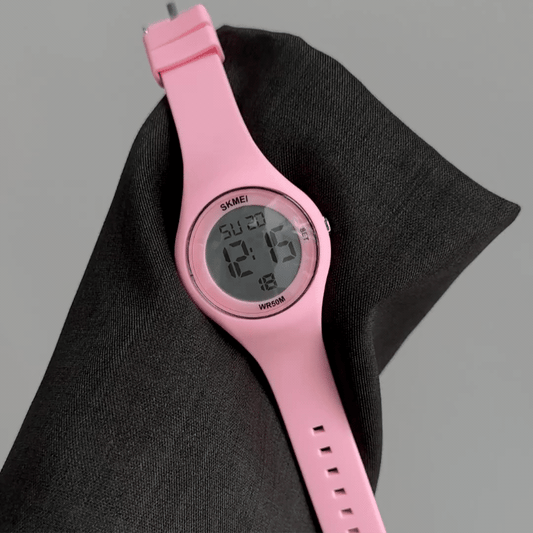 Sporty Chic：Gray Round Dial Watch – Pink Round Case & Pink Silicone Band Digital