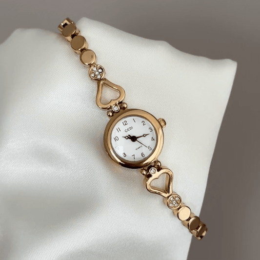 Classic Elegance: White Round Dial Watch with Gold Round Bezel & Gold Alloy Chain Bracelet