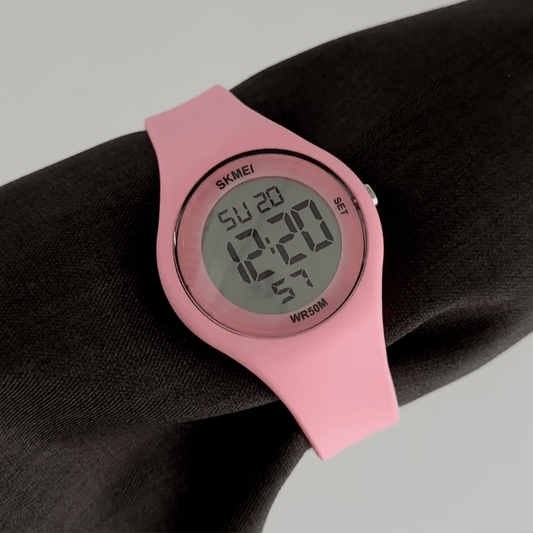Sporty Chic：Gray Round Dial Watch – Pink Round Case & Pink Silicone Band Digital