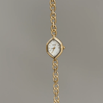 Open-Work Airy：White Polygonal Dial Watch – Gold Polygonal Bezel & Gold Stainless Steel Open-Work Round Link Bracelet Quartz