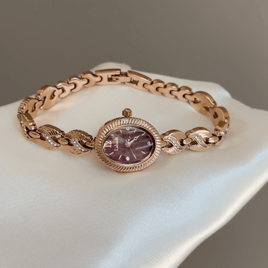 Chain Luxe：Red Oval Dial Watch – Gold Oval Bezel & Gold Stainless Steel Chain Bracelet Quartz