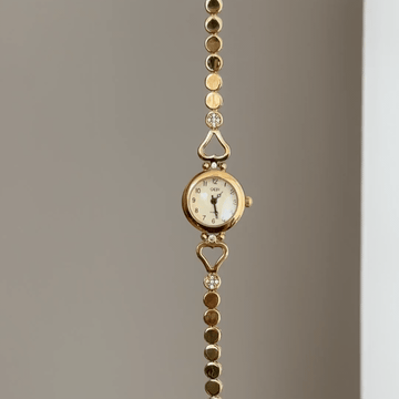 Vintage Glamour: Gold Round Dial Watch with Gold Round Bezel & Gold Alloy Chain Bracelet