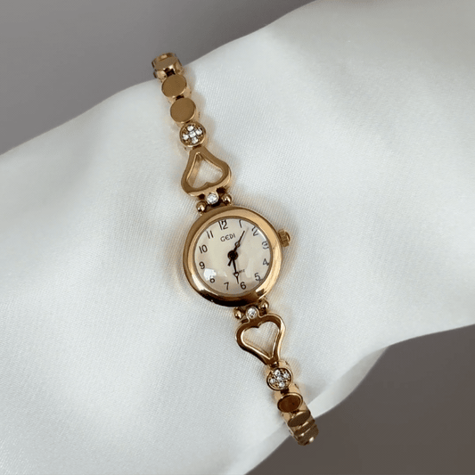 Vintage Glamour: Gold Round Dial Watch with Gold Round Bezel & Gold Alloy Chain Bracelet