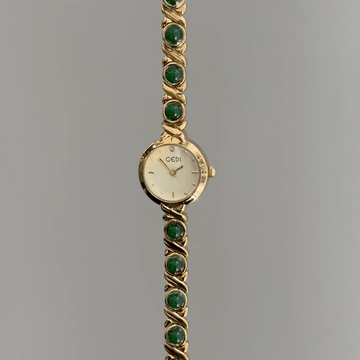 Vintage Charm：Gold Round Dial Watch – Gold Case & Green Bead Gold Alloy Band Quartz