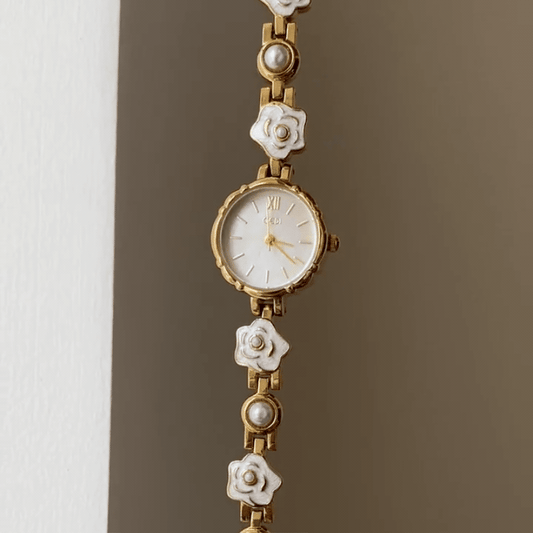 Vintage Floral Charm：White Round Dial Watch with Gold Round Bezel & Gold and White Alloy Floral Link Bracelet