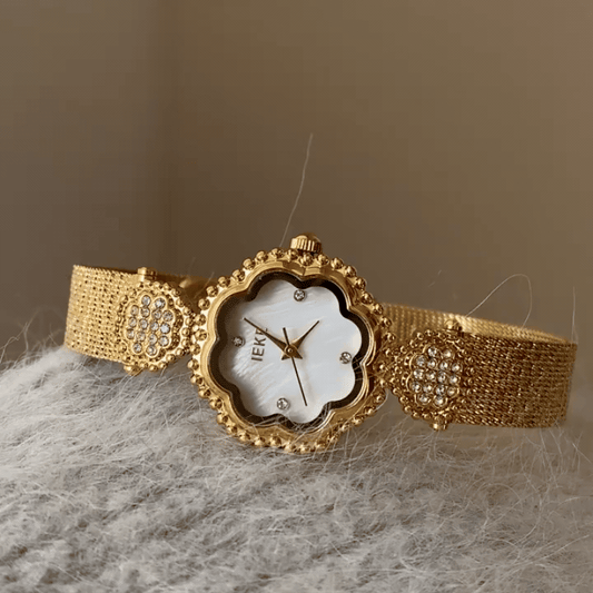 Vintage Court Style：White Round Dial Watch – Gold Case & Diamond-Set Bracelet Quartz
