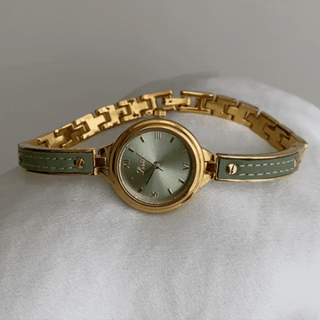 Verdant Glow – Green Dial Gold Bracelet Watch