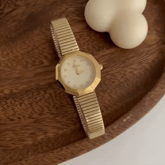 Golden Luxe Timepiece: Gold Hexagonal Dial Chain Watch
