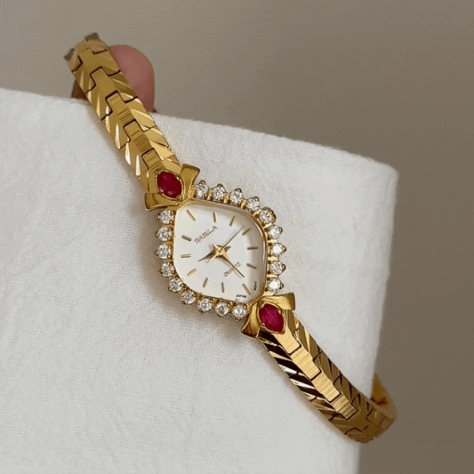 Vintage Gold Wheat Strap Watch with Diamond-Accented Embossed Case & White Rhombus Dial – Women’s Quartz Watch