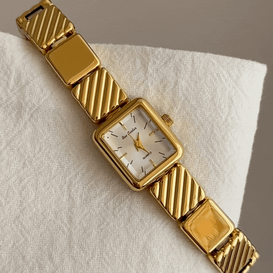 Luxury Women’s Quartz Watch – Gold Modular Bracelet with White Rectangular Dial, Minimalist Fashion Design