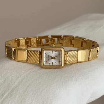 Luxury Women’s Quartz Watch – Gold Modular Bracelet with White Rectangular Dial, Minimalist Fashion Design