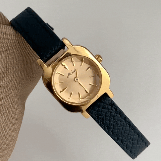 Onyx Luxe sat: crni i zlatni kožni kvarc sat