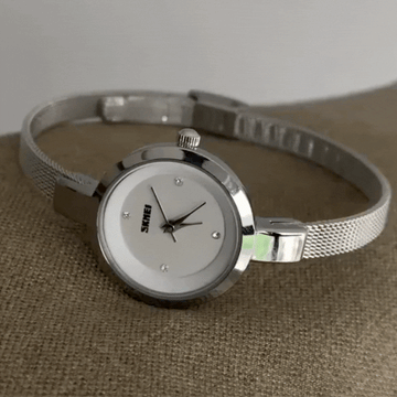 Minimalist Silver Thin Strap Women’s Quartz Watch – Elegant White Round Dial Ladies Wristwatch