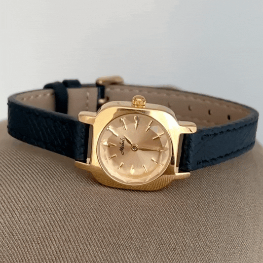 Onyx Luxe ρολόι: Μαύρο και χρυσό δερμάτινο ρολόι χαλαζία
