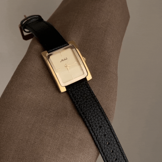 Onyx Gold Timepiece: Square Dial Leather Quartz Watch