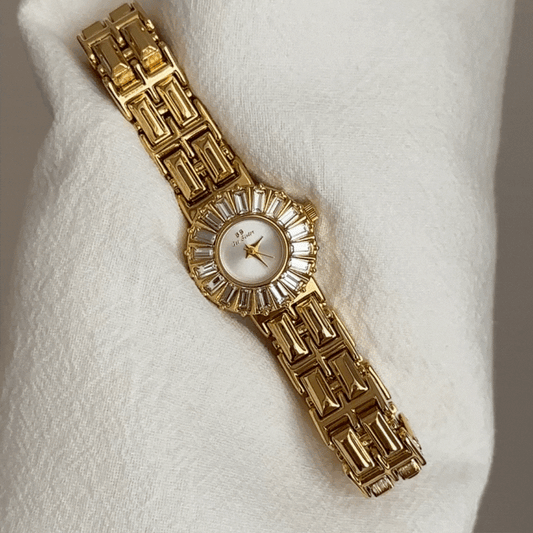 French Jewelry-Inspired Women’s Quartz Watch – Gold Bracelet with Small Round Dial