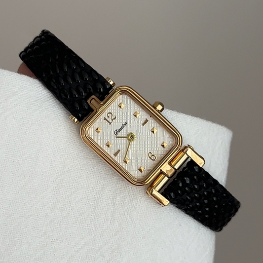 French Knight Style Women’s Quartz Watch with Black Leather Strap & Gold Case – Elegant Vintage Design