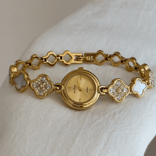 Elegant Gold Clover Bracelet Watch with Diamond Accents & Round Dial – Women’s Quartz Watch