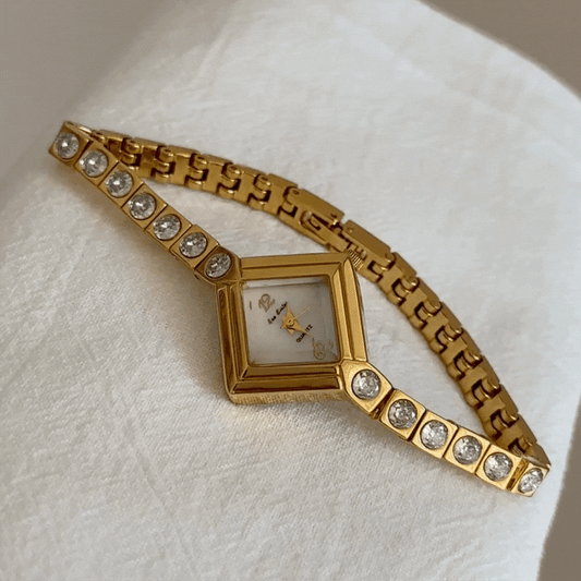 Elegant Gold Bracelet Watch with Diamond-Accented White Rhombus Dial – Women’s Quartz Watch