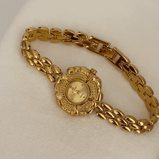 Vintage Gold Camellia Dial Bracelet Women’s Quartz Watch – Retro Jewelry-Inspired Ladies Wristwatch