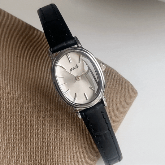 Vintage Chic: Oval Silver Case & Black Leather Quartz Watch