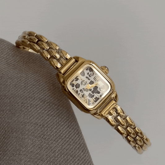 Fashion Women’s Quartz Watch – Gold Chain Bracelet with Leopard Print Square Small Dial