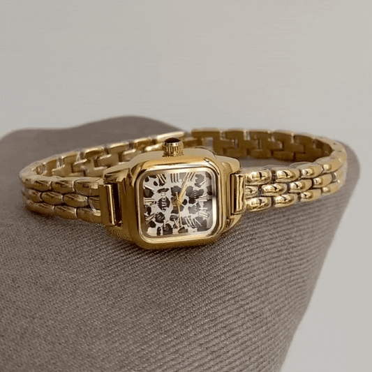 Fashion Women’s Quartz Watch – Gold Chain Bracelet with Leopard Print Square Small Dial
