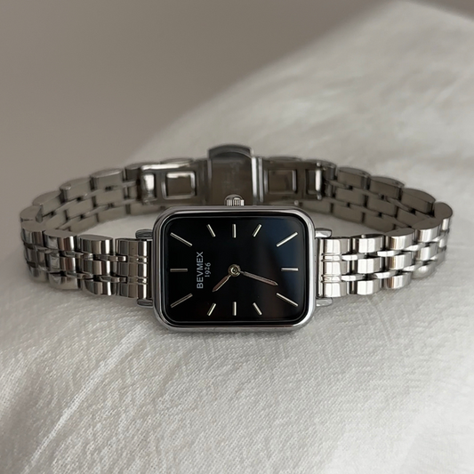 Minimalist Silver Stainless Steel Women’s Quartz Watch – Black Rectangle Dial Ladies Wristwatch