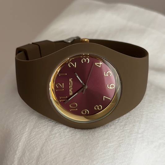 Brown Silicone Strap Women’s Quartz Watch – Large Round Dial Casual Ladies Wristwatch