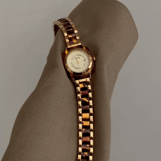 Fashion Amber Pattern Gold-Tone Women’s Quartz Watch – Stylish Round Dial Ladies Wristwatch