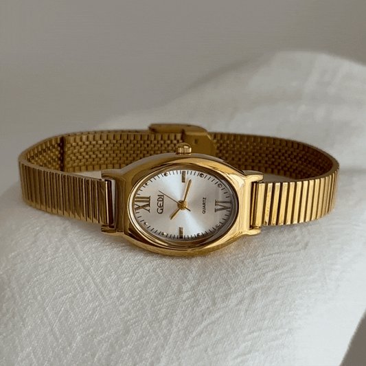 Elegant Women’s Quartz Watch – White Oval Dial with Gold Stainless Steel Band, Waterproof Design