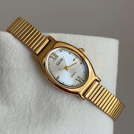 Elegant Women’s Quartz Watch – White Oval Dial with Gold Stainless Steel Band, Waterproof Design