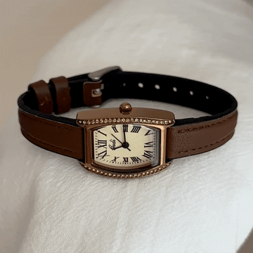 Luxury Vintage Women’s Quartz Watch – Brown Leather Strap, Roman Numerals, Rose Gold Diamond Barrel Case with White Dial