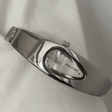 Silver Unisex Teardrop Dial Watch Waterproof Quartz Y2K Vintage Inspired – Nebula