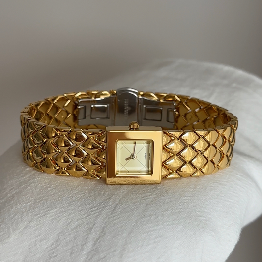 Fashion Women’s Quartz Watch – Gold Square Dial with Geometric Stainless Steel Band, Minimalist Elegant Design