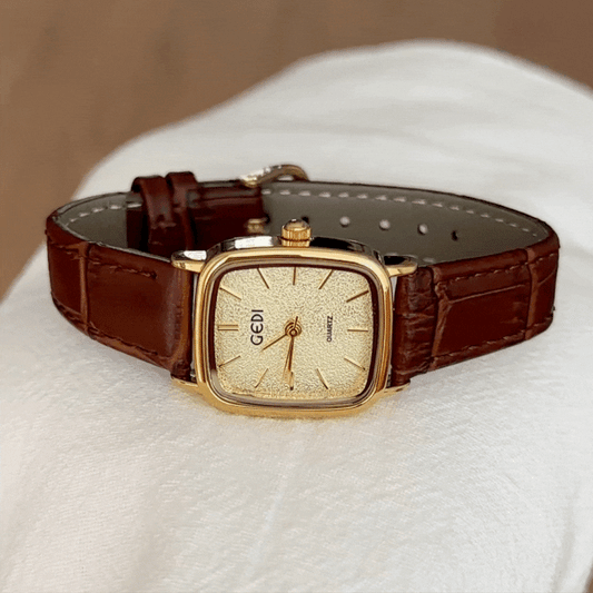Vintage Women’s Quartz Watch – Brown Leather Strap with Gold Square Candy Dial, Elegant Small Retro Style