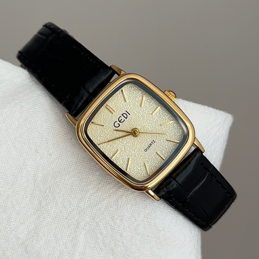 Vintage Women’s Quartz Watch – Black Leather Strap with Gold Square Candy Dial, Elegant Small Retro Style