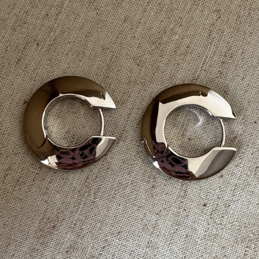 Minimalist Cold-Tone Circle Hoop Earrings