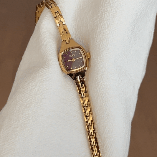 Vintage Style Red Rectangle Dial Gold Plated Case Alloy Strap Quartz Movement Watch