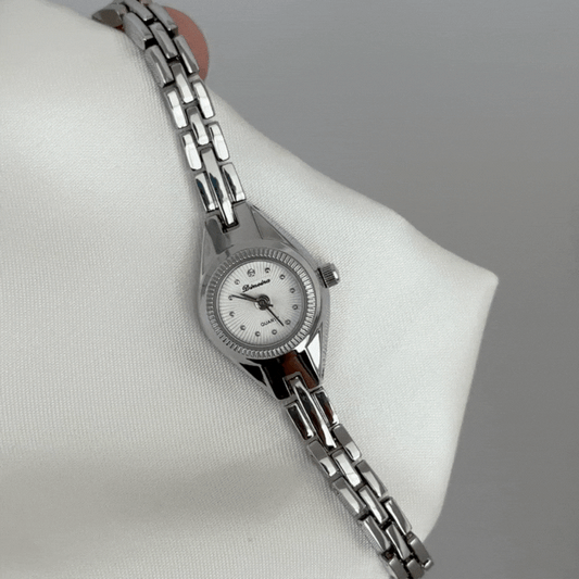 Daily Commute Silver Round Dial Alloy Bracelet-Style Quartz Watch