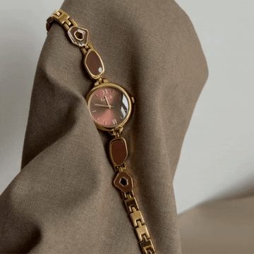 Amber Luxe – Elegant Gold Bracelet Women’s Quartz Watch with Brown Gemstone Inlays and Matching Round Dial