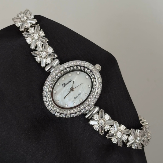 Light Luxury Fashion White Oval Dial Watch – Silver Crystal Bezel & Bracelet Quartz